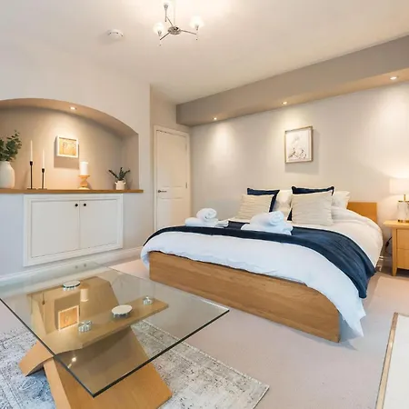 Cozy City Retreat In With Parking & Patio * Bristol