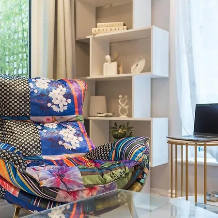 Cozy City Retreat In With Parking & Patio דירה בריסטול